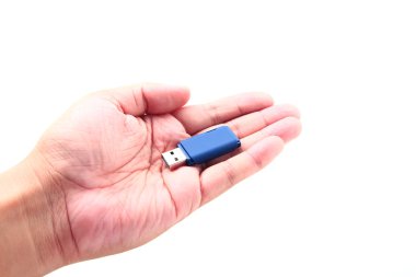 USB veri depolama tutan el