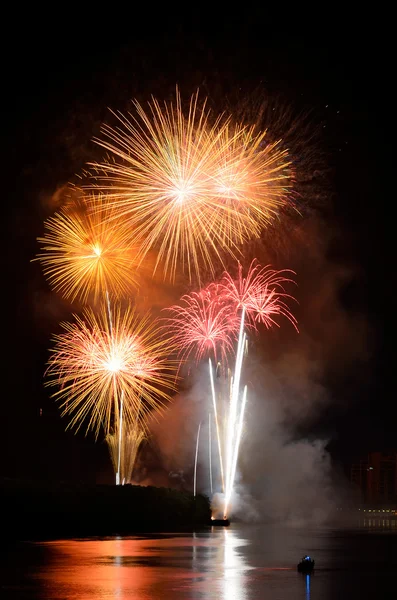 Colorful fireworks at night — Stock Photo, Image