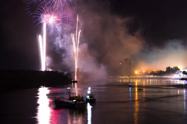 Colorful fireworks at night — Stock Photo, Image