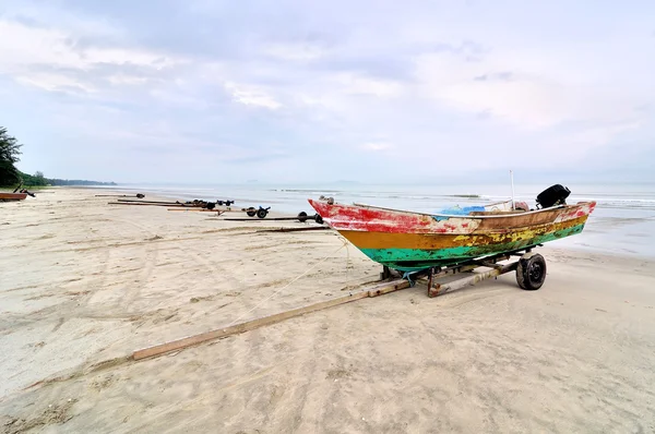 Old Boat on the puller — Stock Photo, Image