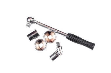 Metal İngiliz anahtarıyla somunlar