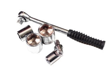 Metal İngiliz anahtarıyla somunlar