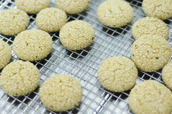 Cookies op een bakplaat voor oven — Stockfoto