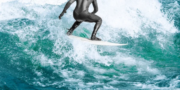 Nära håll hög hastighet surfa på blå havet stor våg — Stockfoto