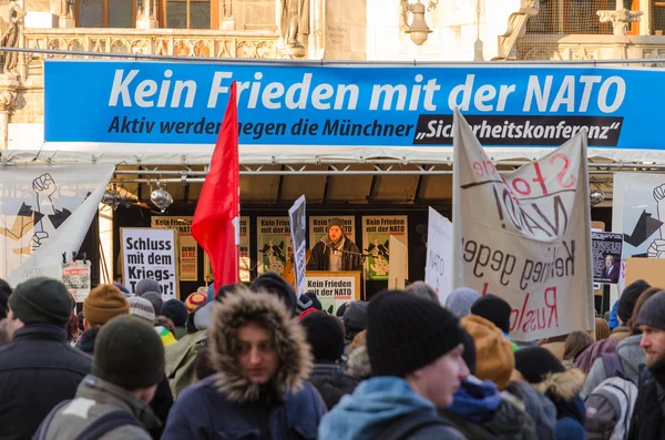 Митинг протеста против НАТО в Европе — стоковое фото