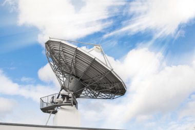 Telekomünikasyon radar parabolik radyo anteni