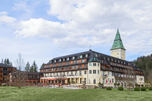 A Hotel Schloss Elmau királyi luxusrezidencia bajor alpesi VA — Stock Fotó