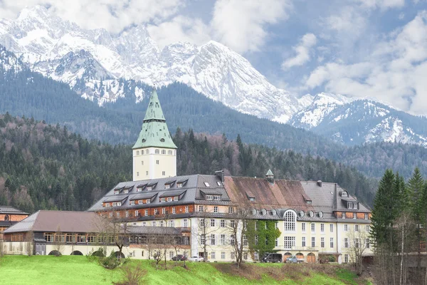 Bajor hotel Schloss Elmau hivatalos helyszín, a G8-ak csúcstalálkozóján — Stock Fotó