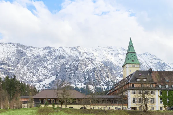 Schloss Elmau egyike a világ vezető szállodáinak — Stock Fotó