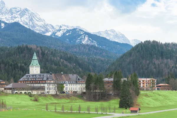 Hotel complex Schloss Elmau-bajor Alpokban G7 G8 csúcstalálkozó — Stock Fotó