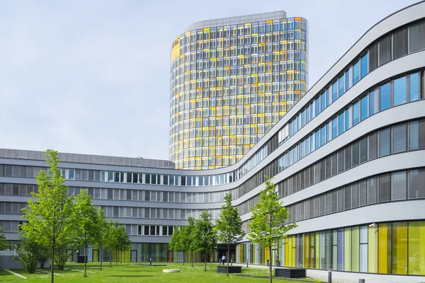 Edificio de oficinas moderno del club automovilístico alemán ADAC — Foto de Stock