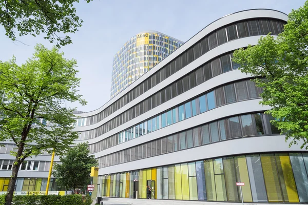 New ADAC Headquarters 18-storey office tower rises above 5-store — Stock Photo, Image