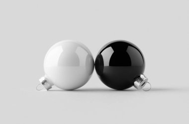 Beyaz ve siyah renkli Noel topları, pürüzsüz gri bir arka planda model alınır..