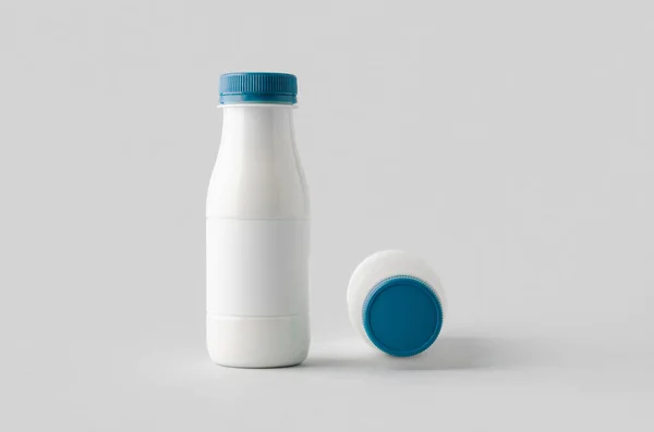 Vit Plastyoghurt Eller Mjölkflaska Mockup Med Blank Etikett — Stockfoto