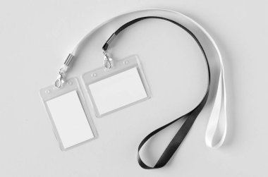 Kimlik kartı sahibi, ipli, dikey ve yatay