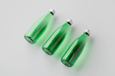 Küçük su şişesi, yeşil cam.