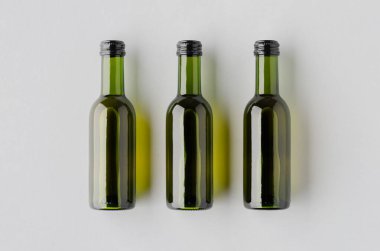 Küçük beyaz şarap şişesi modeli. Bordeaux şekli.