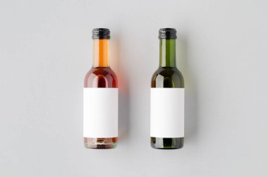 Küçük beyaz ve gül şarabı maketi. Bordeaux şekli.