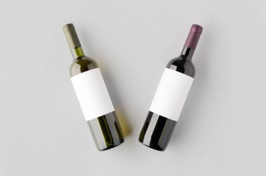 Kırmızı ve beyaz şarap şişesi.