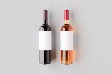 Kırmızı ve gül şarabı şişesi maketi.
