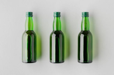 Minyatür ruhlar, içki şişesi maketi, yeşil cam..