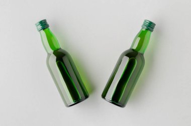 Minyatür ruhlar, içki şişesi maketi, yeşil cam..