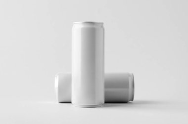 İnce soda enerji içeceği gri arka planda hazırlanabilir.