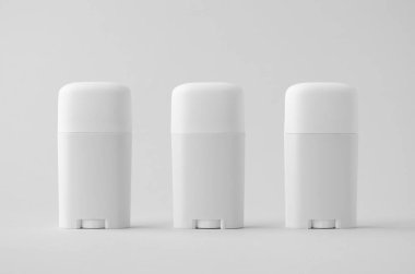 Tarafsız arkaplanda beyaz plastik deodorant ya da merhem modeli