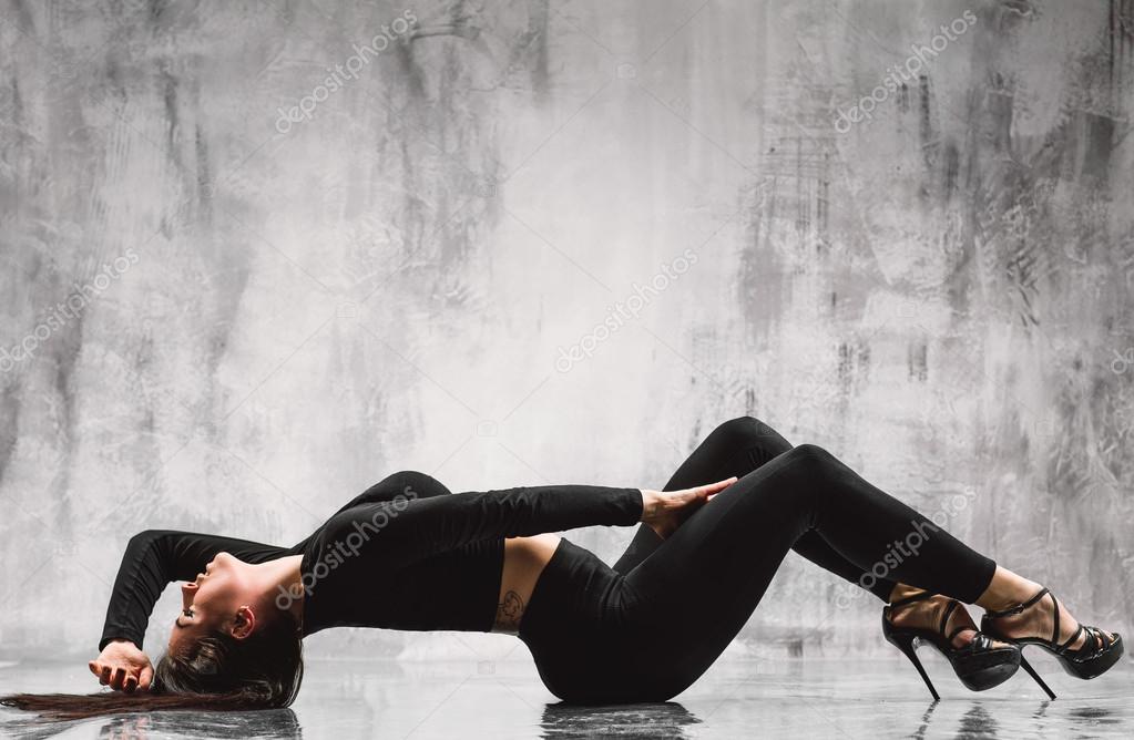 Шутки про пол дэнс. Стрип пластика. Стрип пластика эстетика. Что значит стрип. Что значит стрип.