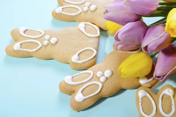 Gelukkig Pasen peperkoek cookie bunnies — Stockfoto
