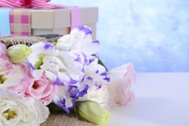 Anneler günü çiçek ve hediye