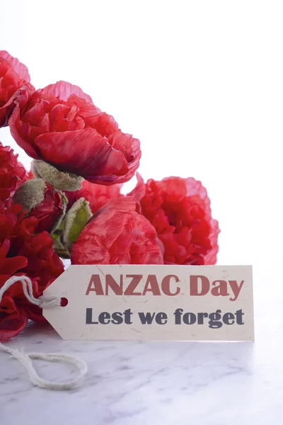 ANZAC Day Poppies Lest We Forget Message — Stock Photo, Image