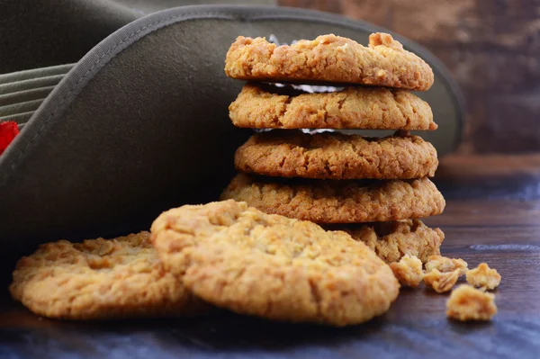 Chapéu Slouch do exército australiano e biscoitos Anzac . — Fotografia de Stock