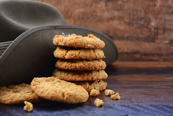Australian Army Slouch Hat and Anzac Biscuits. — Stock Photo, Image