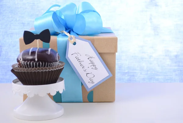 Fathers Day cupcake gift. — Stock Photo, Image