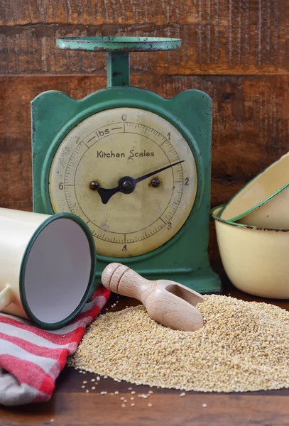 Quinoa tahıl ile Vintage mutfak — Stok fotoğraf