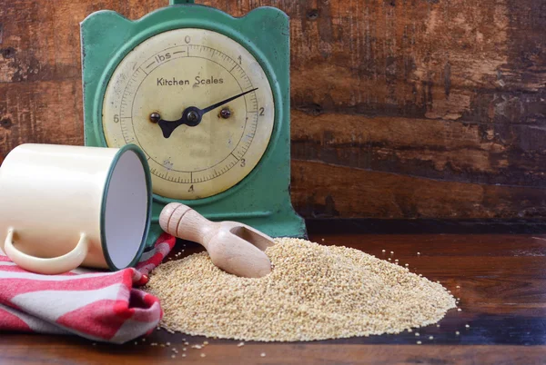 Cocina vintage con grano de quinua — Foto de Stock
