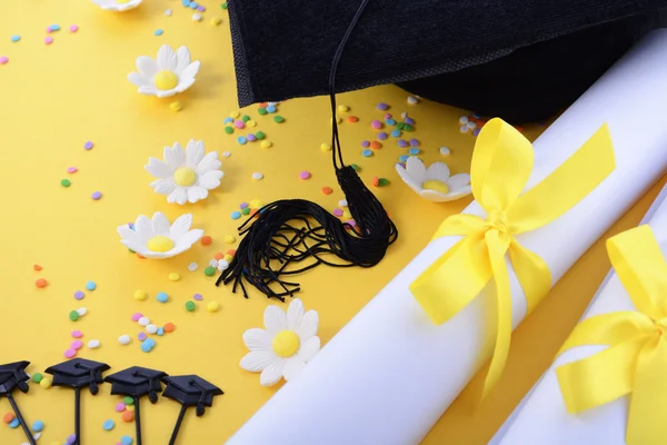 Yellow black and white theme graduation background — Stock Photo, Image