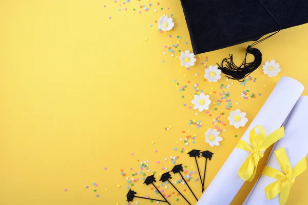 Fondo de graduación tema blanco y negro amarillo — Foto de Stock