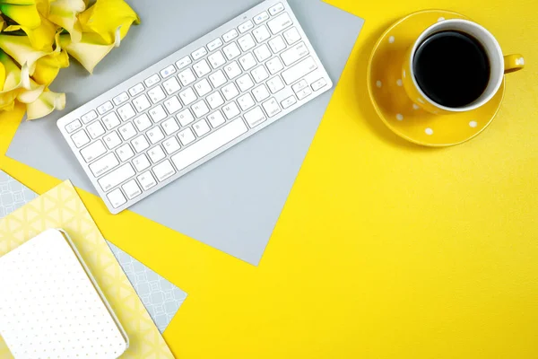 2021 colors of the year, yellow and gray, desktop workspace. — Stock Photo, Image