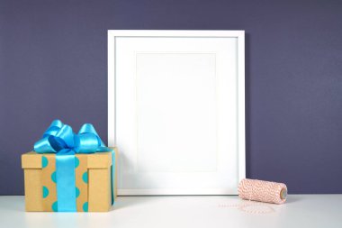 Babalar Günü ya da erkeksi doğum günü temalı dikey çerçeve hediye ile biçimlendirilmiş.