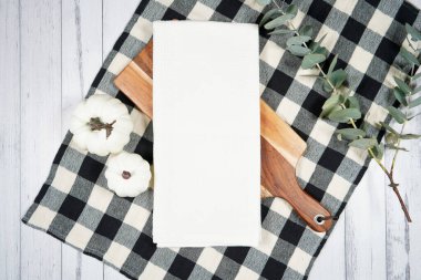 Çiftlik evi mutfak malzemeleri. Çiftlik evi stili dekorlu düz döşemeli..
