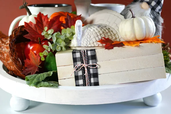 Thanksgiving Höstens höst tema Farmhouse 3 tre nivåer bricka. — Stockfoto