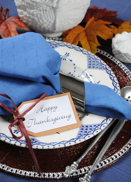 Ajuste de mesa de comedor de Acción de Gracias feliz —  Fotos de Stock