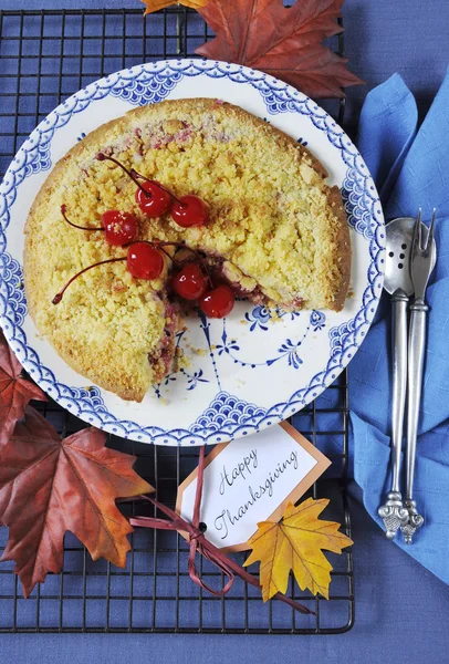 Happy Thanksgiving Cherry Apple Crumble Pie — Stock Photo, Image
