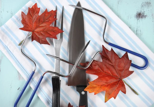 Tenedor de talla de pavo asado, cuchillo y utensilio — Foto de Stock