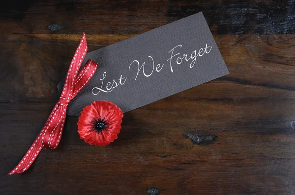 Les We Forget Poppy per il Giorno della Memoria Foto Stock