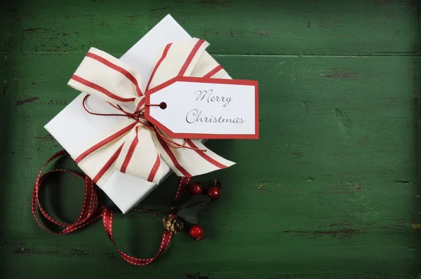Adornos navideños en madera reciclada verde oscuro —  Fotos de Stock