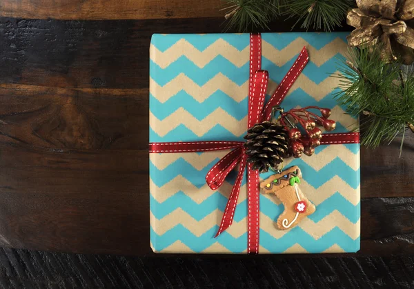 Vintage Noel hediye kutusu — Stok fotoğraf