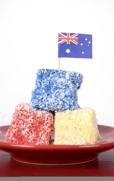 Australia Day rood, wit en blauw lamingtons partij voedsel. — Stockfoto